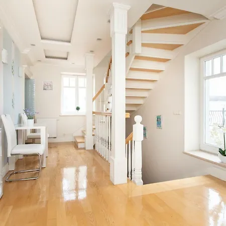 Roomsy Apartment *